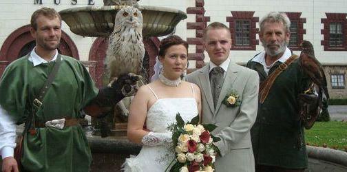 Hochzeitspaar mit Uhu