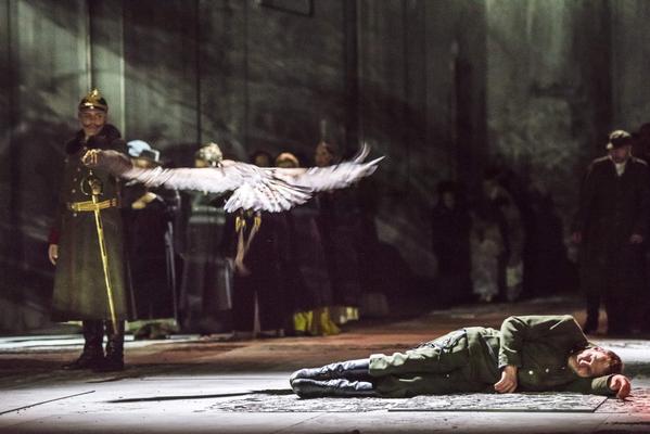 Oper Agnes von Hohenstaufen Theater Erfurt mit Steinadler Berry
