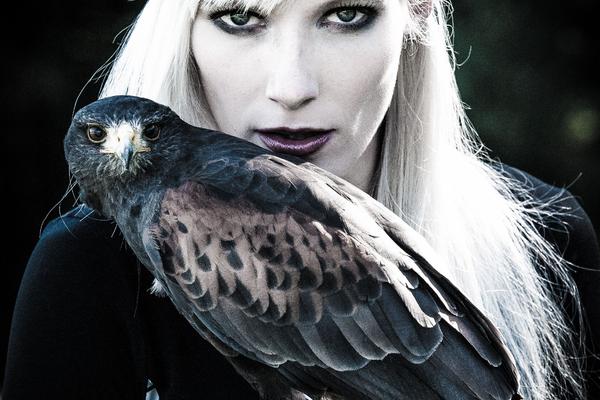 Falknerin Lisa Schubach